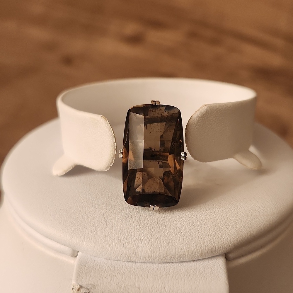 Elegant Brown Gemstone Ring